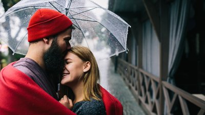 Закохані на природі, погода, дощ