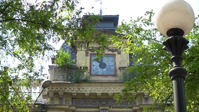 У Дніпрі відновлять чотири старі вуличні годинники: де вони розташовані та чим цікаві