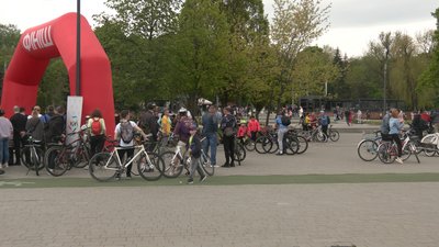 В Івано-Франківську 196 учасників взяли участь у велопробігу на підтримку ЗСУ: репортаж В Івано-Франківську 196 учасників взяли участь у велопробігу на підтримку ЗСУ: репортаж