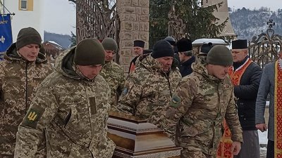 На Тернопільщині зустріли тіло загиблого бійця Василя Капустинського На Тернопільщині зустріли тіло загиблого бійця Василя Капустинського