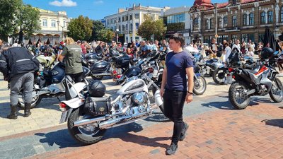 "Коли їдеш, відчуваєш свободу". У Кропивницькому байкери влаштували з'їзд на площі
