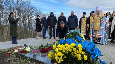 На Черкащині вшанували пам'ять Тараса Шевченка На Черкащині вшанували пам'ять Тараса Шевченка