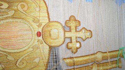 Вцілілий під завалами облради прапор Миколаївщини. Майстриня розповіла історію створення Вцілілий під завалами облради прапор Миколаївщини. Майстриня розповіла історію створення