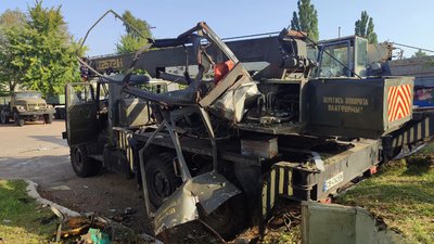 Атака безпілотника на Чернігівщині: дрон влучив у склад з технікою в одному з лісництв