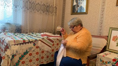 Вишила рушник Байдену. Історія 80-річної майстрині Розалії Боднарчук, яка створює обереги світовим лідерам Вишила рушник Байдену. Історія 80-річної майстрині Розалії Боднарчук, яка створює обереги світовим лідерам