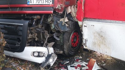 У Світловодську під час дорожньої аварії зітнулися вантажівка та пасажирський автобус У Світловодську під час дорожньої аварії зітнулися вантажівка та пасажирський автобус