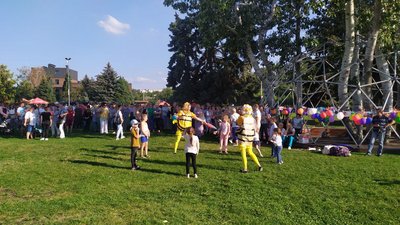 Заповзятки: у Черкасах відбулися перегони у підгузках Заповзятки: у Черкасах відбулися перегони у підгузках