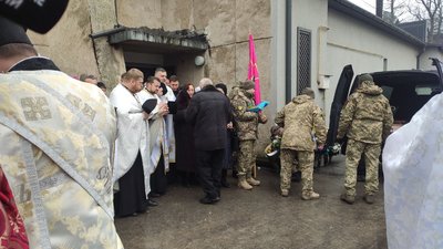 У Тернополі попрощалися із загиблим військовослужбовцем Олегом Зубиком У Тернополі попрощалися із загиблим військовослужбовцем Олегом Зубиком