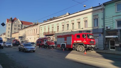У Харкові на Полтавському Шляху пожежа у двоповерховому будинку