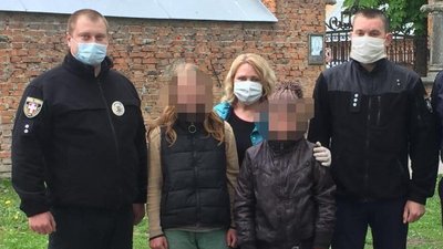 Знайшли за 10 кілометрів від села. На Волині у матері вилучили двох доньок Знайшли за 10 кілометрів від села. На Волині у матері вилучили двох доньок