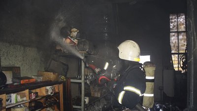 У Миколаєві сталася пожежа в тролейбусному депо. Горів ремонтний цех
