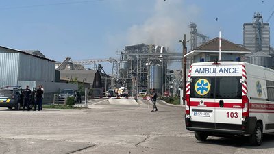"Відразу такий чорний дим пішов": що відомо про обстріл олійниці у селищі Гоголеве на Полтавщині