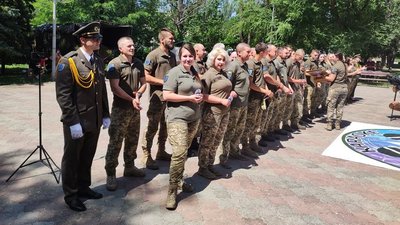 Караоке-батл проходитиме у три етапи. На Донеччині відбувся перший тур військового караоке