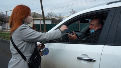 Школярі з Волновахи зробили сітловідбивальні елементи для водіїв та пішоходів Школярі з Волновахи зробили сітловідбивальні елементи для водіїв та пішоходів
