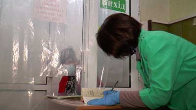 У Сватівській бібліотеці почало працювати вікно видачі