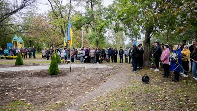 У селі Федірки на Кіровоградщині відкрили козацький хрест і посадили алею на честь двох загиблих бійців У селі Федірки на Кіровоградщині відкрили козацький хрест і посадили алею на честь двох загиблих бійців