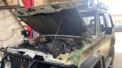 У полтавській майстерні безплатно ремонтують авто для ЗСУ та ТРО