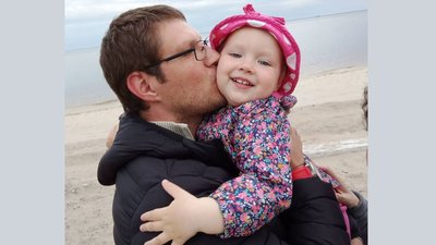Дружина безвісти зниклого героя чекає його додому Дружина безвісти зниклого героя чекає його додому