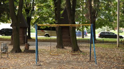 У Чернівцях планують відремонтувати дитмайданчик на вулиці Героїв Майдану У Чернівцях планують відремонтувати дитмайданчик на вулиці Героїв Майдану