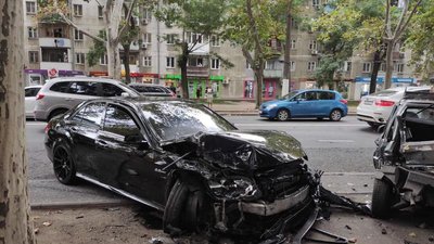 В Одесі зіштовхнулися 6 автівок, одну людину госпіталізували В Одесі зіштовхнулися 6 автівок, одну людину госпіталізували