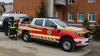 На Тернопільщині пожежники вчилися, як діяти під час ДТП На Тернопільщині пожежники вчилися, як діяти під час ДТП