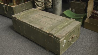 На фото: новий експонат музею історії міста Хмельницького - ящик від ручного протитанкового гранатомета.