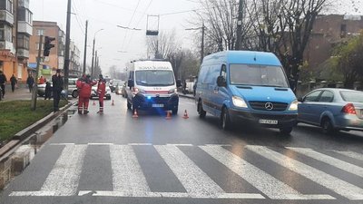 Не пропустив швидку: у Черкасах пішохід потрапив під колеса автівки медиків Не пропустив швидку: у Черкасах пішохід потрапив під колеса автівки медиків
