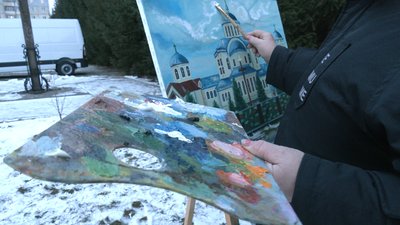 Прибирає вулиці і пише картини. Іванофранківка Анна Прядка