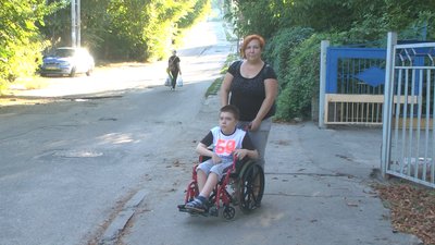 Жителі Дніпровського району Запоріжжя скаржаться на стан доріг Жителі Дніпровського району Запоріжжя скаржаться на стан доріг