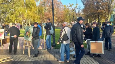 У Херсоні проходить акція протесту на підтримку виставкової зали