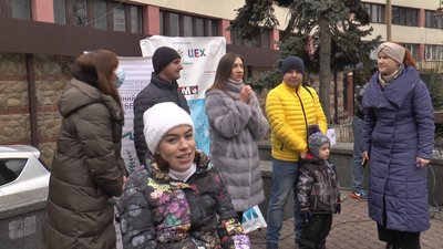 У середмісті Івано-Франківська вручили продуктові набори самотнім людям У середмісті Івано-Франківська вручили продуктові набори самотнім людям