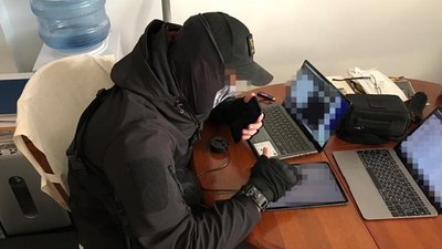 СБУ затримала чиновника Мінінфраструктури на передачі таємних документів СБУ затримала чиновника Мінінфраструктури на передачі таємних документів