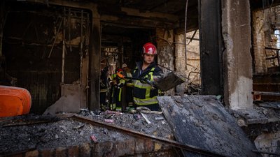 Рятувальники розбирають завали у Солом'янському районі Києва