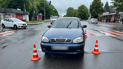 Автомобіль, що наїхав на жінку на нерегульованому пішохідному переході