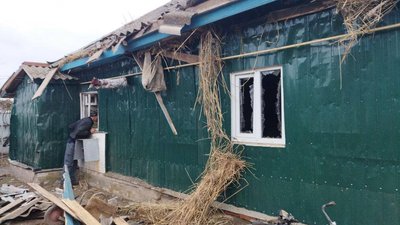 Пошкоджені будинки та згоріла майже тонна сіна. Армія РФ обстріляла Середино-Будську громаду на Сумщині Пошкоджені будинки та згоріла майже тонна сіна. Армія РФ обстріляла Середино-Будську громаду на Сумщині