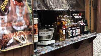 Святковий ярмарок запрацював в Ужгороді на площі Петефі Святковий ярмарок запрацював в Ужгороді на площі Петефі