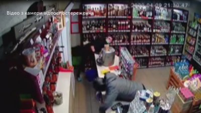 Лучанина, який в медичній масці пограбував магазин, суд відправив під варту Лучанина, який в медичній масці пограбував магазин, суд відправив під варту