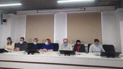 "У вас не вистачає документів" – мешканці зруйнованого будинку на Хуторському зустрілись з владою "У вас не вистачає документів" – мешканці зруйнованого будинку на Хуторському зустрілись з владою