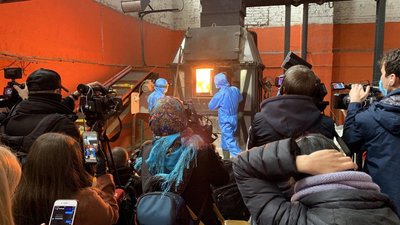 У Києві показали, як знищують використані маски та рукавички У Києві показали, як знищують використані маски та рукавички