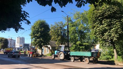 Водіїв просять не ігнорувати знаки: у Житомирі почали ремонтувати трамвайні колії через зношеність Водіїв просять не ігнорувати знаки: у Житомирі почали ремонтувати трамвайні колії через зношеність