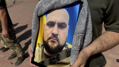 попрощалися із загиблим військовим Олександром Нестеренком