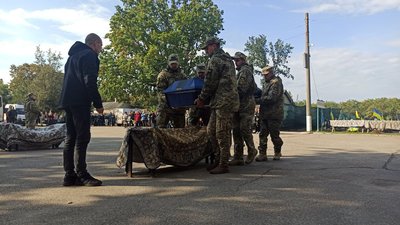 У Кропивницькому попрощалися з двома бійцями, які загинули на сході України У Кропивницькому попрощалися з двома бійцями, які загинули на сході України