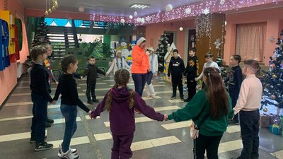 «Дітям потрібен заряд позитиву». У Зеленодольську на Криворіжжі влаштували новорічні заходи для дітей «Дітям потрібен заряд позитиву». У Зеленодольську на Криворіжжі влаштували новорічні заходи для дітей