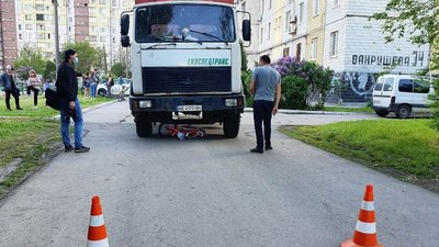 У Дніпропетровську лікарню доправили дівчинку, яка травмувалася внаслідок аварії у Кривому Розі У Дніпропетровську лікарню доправили дівчинку, яка травмувалася внаслідок аварії у Кривому Розі