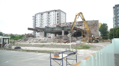 У Дніпрі зносять будівлю кінотеатру «Салют», якому майже пів століття