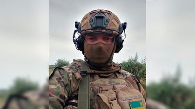 Боєць третьої штурмової бригади Євген Сивопляс про ампутацію ноги та прохання до оточення "не відвертатись" Боєць третьої штурмової бригади Євген Сивопляс про ампутацію ноги та прохання до оточення "не відвертатись"