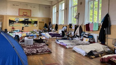 В ужгородській школі третій місяць живуть вимушені переселенці В ужгородській школі третій місяць живуть вимушені переселенці