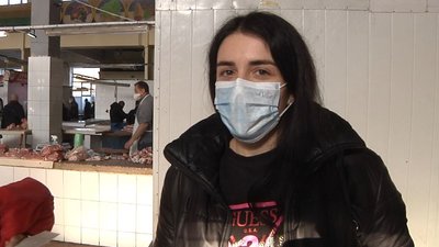 Жінка, що вакцинувалася на Критому ринку