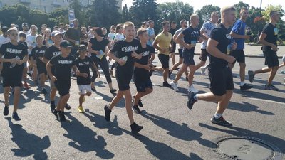 Майже чотири сотні учасників у Луцьку взяли участь в акції "Біжу за "Азовсталь" Майже чотири сотні учасників у Луцьку взяли участь в акції "Біжу за "Азовсталь"