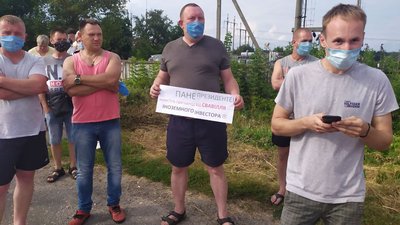 Люди влаштували попереджувальну акцію на трасі Рівне-Луцьк Люди влаштували попереджувальну акцію на трасі Рівне-Луцьк